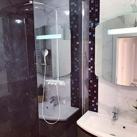Glass - Stan Na Dan Apartment *