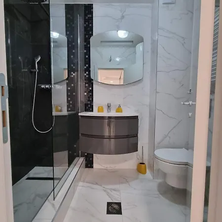 Glass - Stan Na Dan Apartment